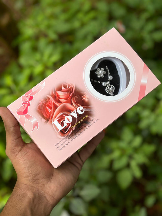 Love pearl💕 for loved ones. Made with a true heart for gifting 🎁your friends, girlfriend, and family members ❤️