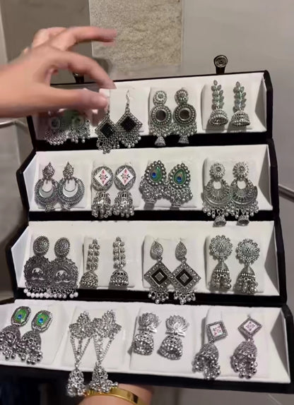 Earings 💗box . With beautiful jhumkas . And excellent quality and amazing packaging.
